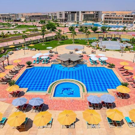 Tolip Gardens Hotel Káhira Exteriér fotografie The swimming pool at the resort