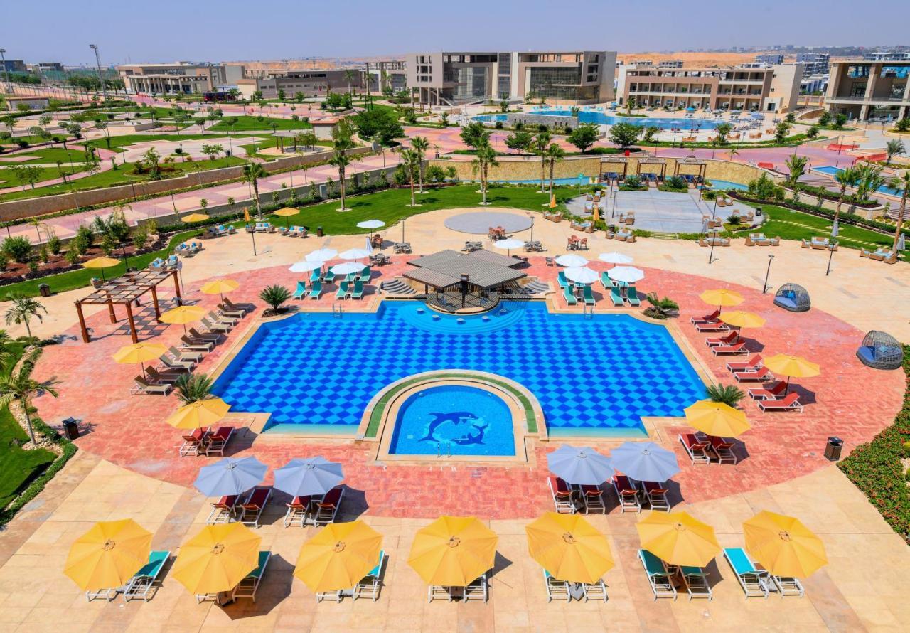 Tolip Gardens Hotel Káhira Exteriér fotografie The swimming pool at the resort
